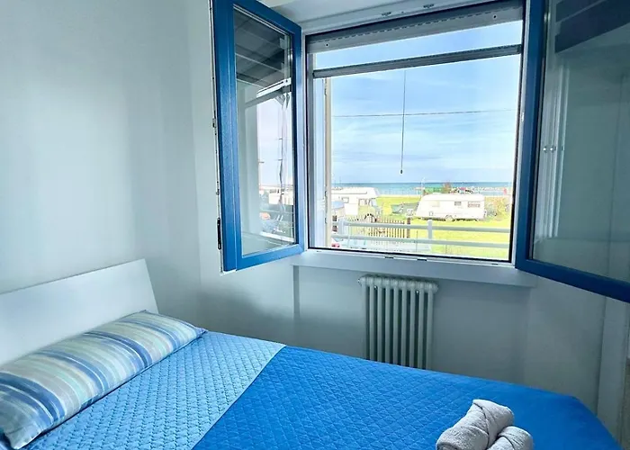 Mareline Seafront 公寓 法诺